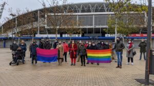 Fotografía de la concentración convocada por Gaytafe LGTBI+ el sábado, 19 de diciembre, frente al Estadio Alfonso Pérez