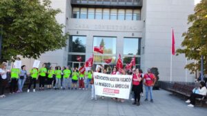 Trabajadoras de kidsco manifestándose en Leganés el 27-9-2022